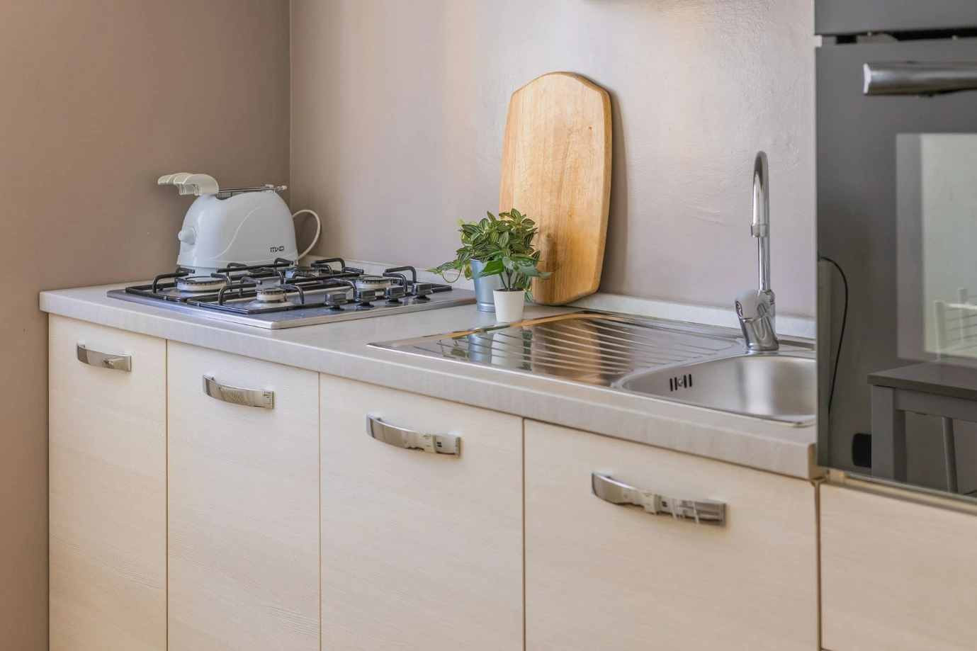 Dettaglio cucina e piano cottura casa vacanze a Varenna